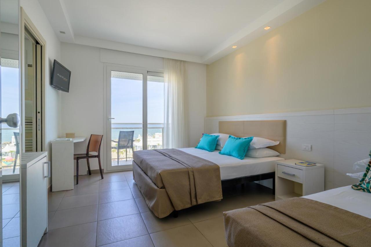 Hotel Augustus- Direttamente sul mare Misano Adriatico Esterno foto