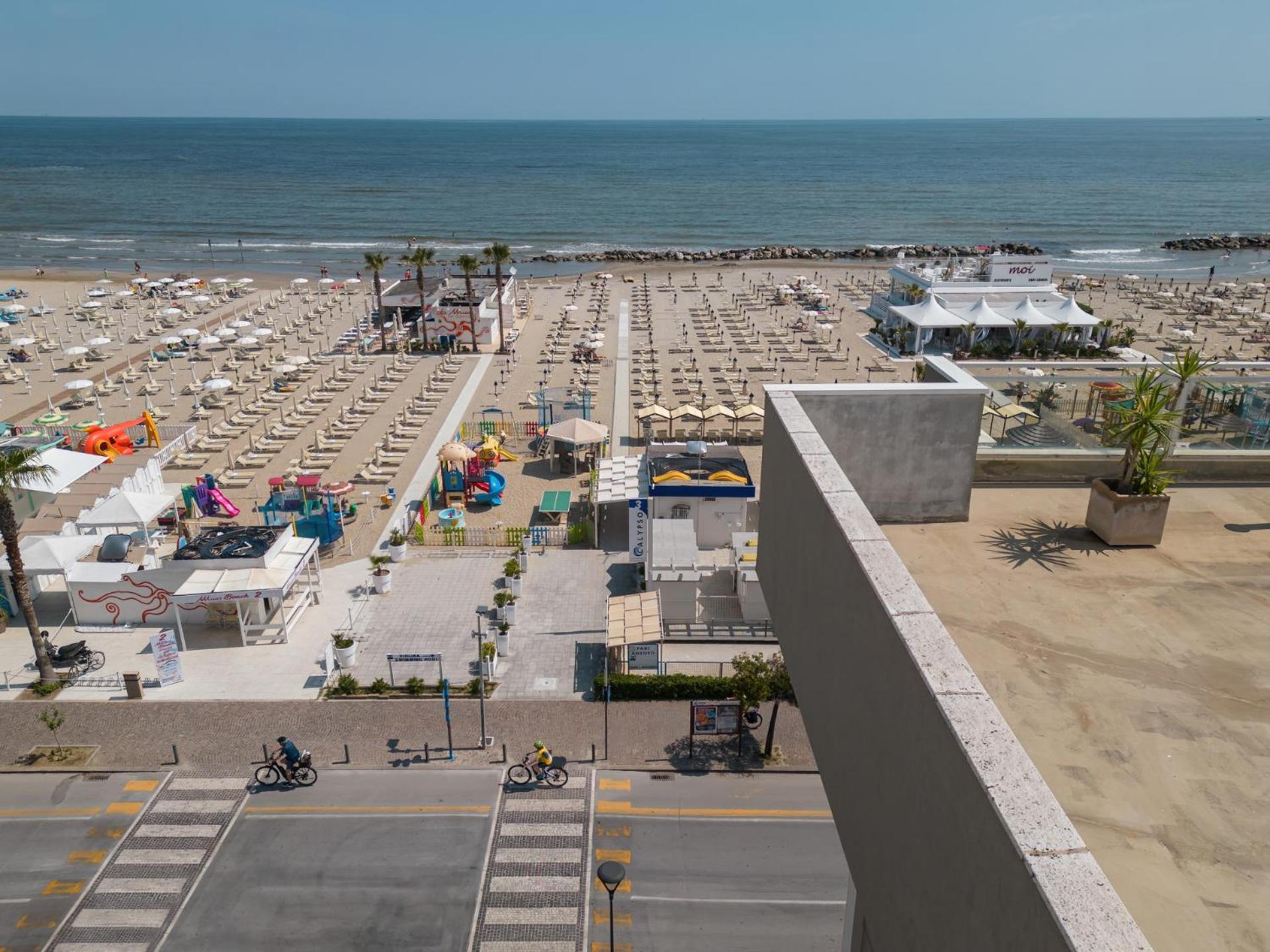 Hotel Augustus- Direttamente sul mare Misano Adriatico Esterno foto