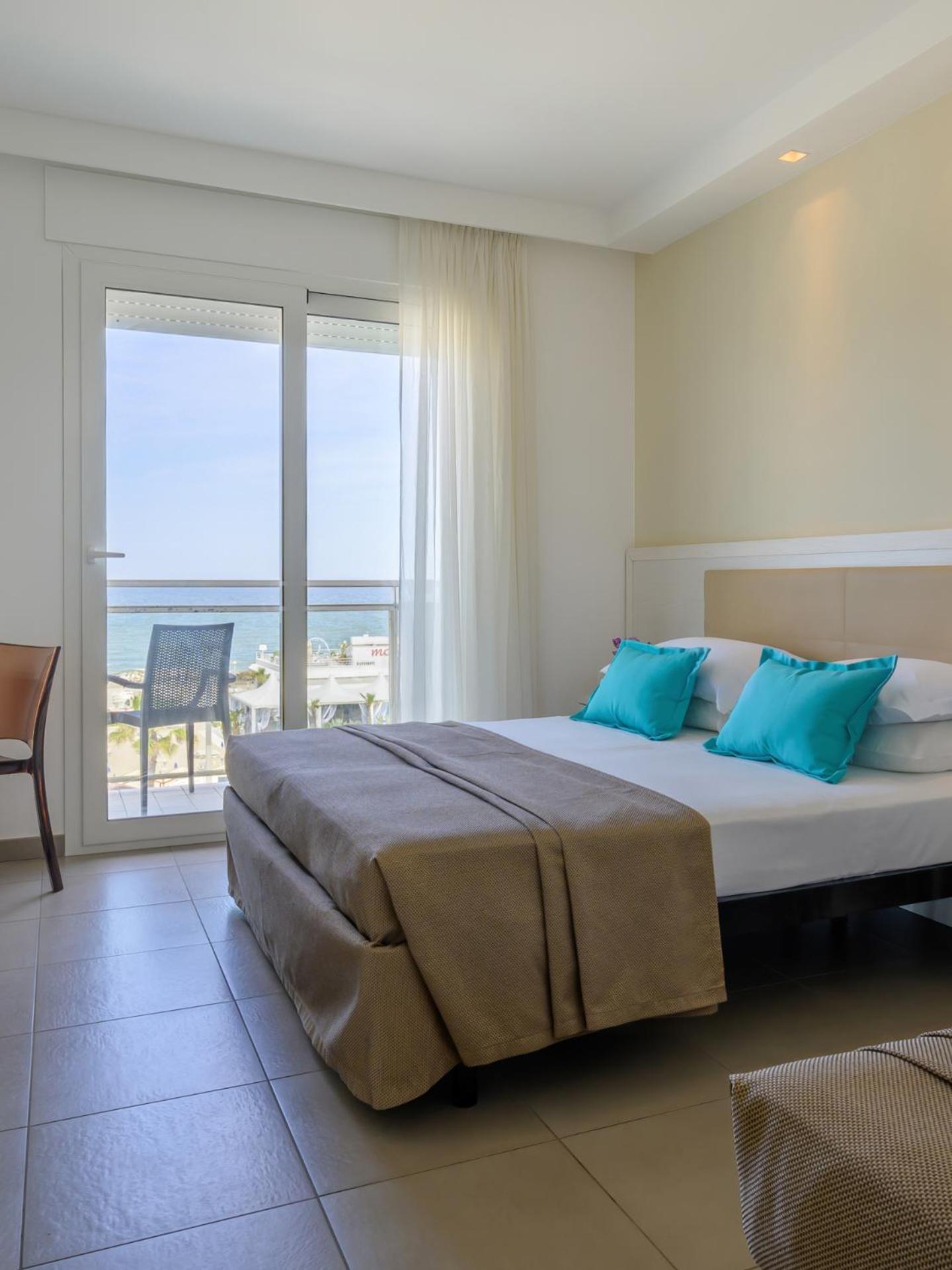 Hotel Augustus- Direttamente sul mare Misano Adriatico Esterno foto