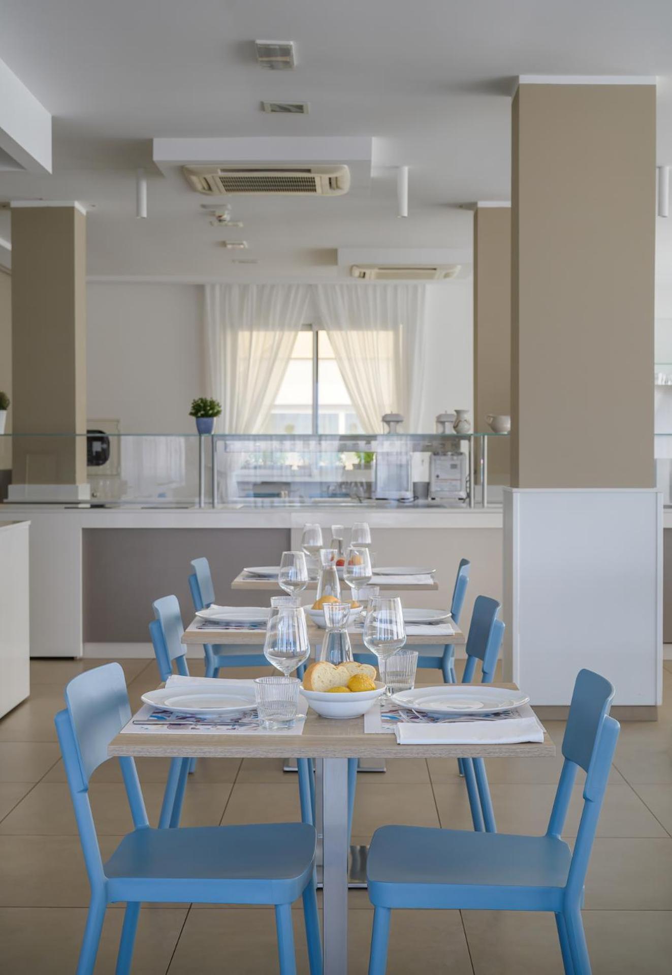 Hotel Augustus- Direttamente sul mare Misano Adriatico Esterno foto