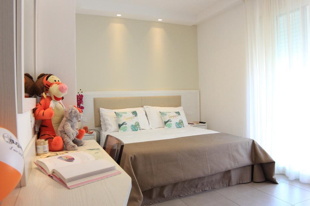 Hotel Augustus- Direttamente sul mare Misano Adriatico Esterno foto